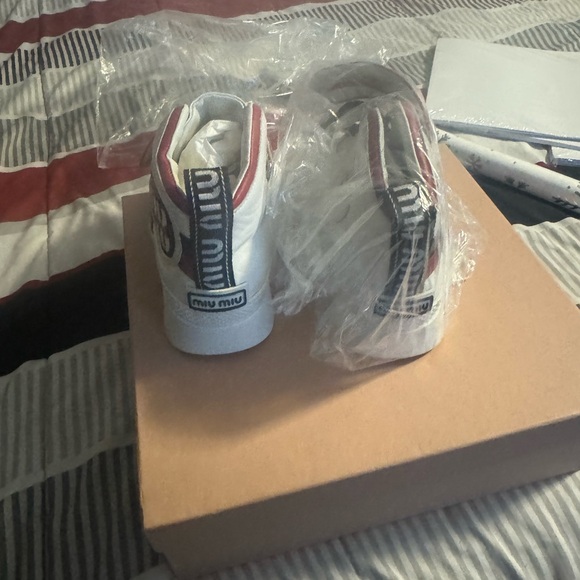 Designer sneakers! - Picture 2 of 5